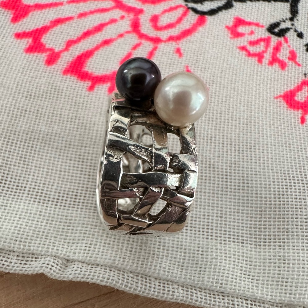 Chi’s Gold & Silver Pearl Ring - Picture 9 of 13